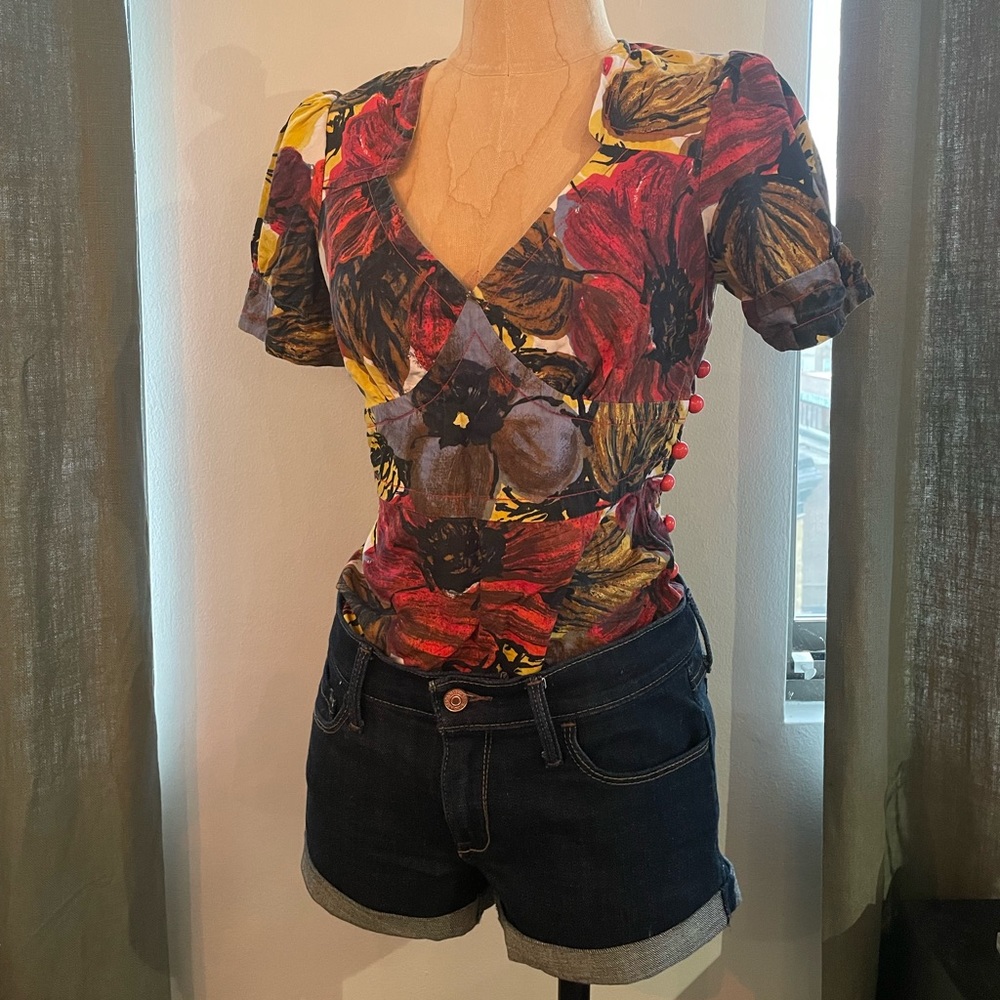 EUC Plenty by Tracy Reese Red Floral Side Button Short Sleeve Blouse Top Size 4
